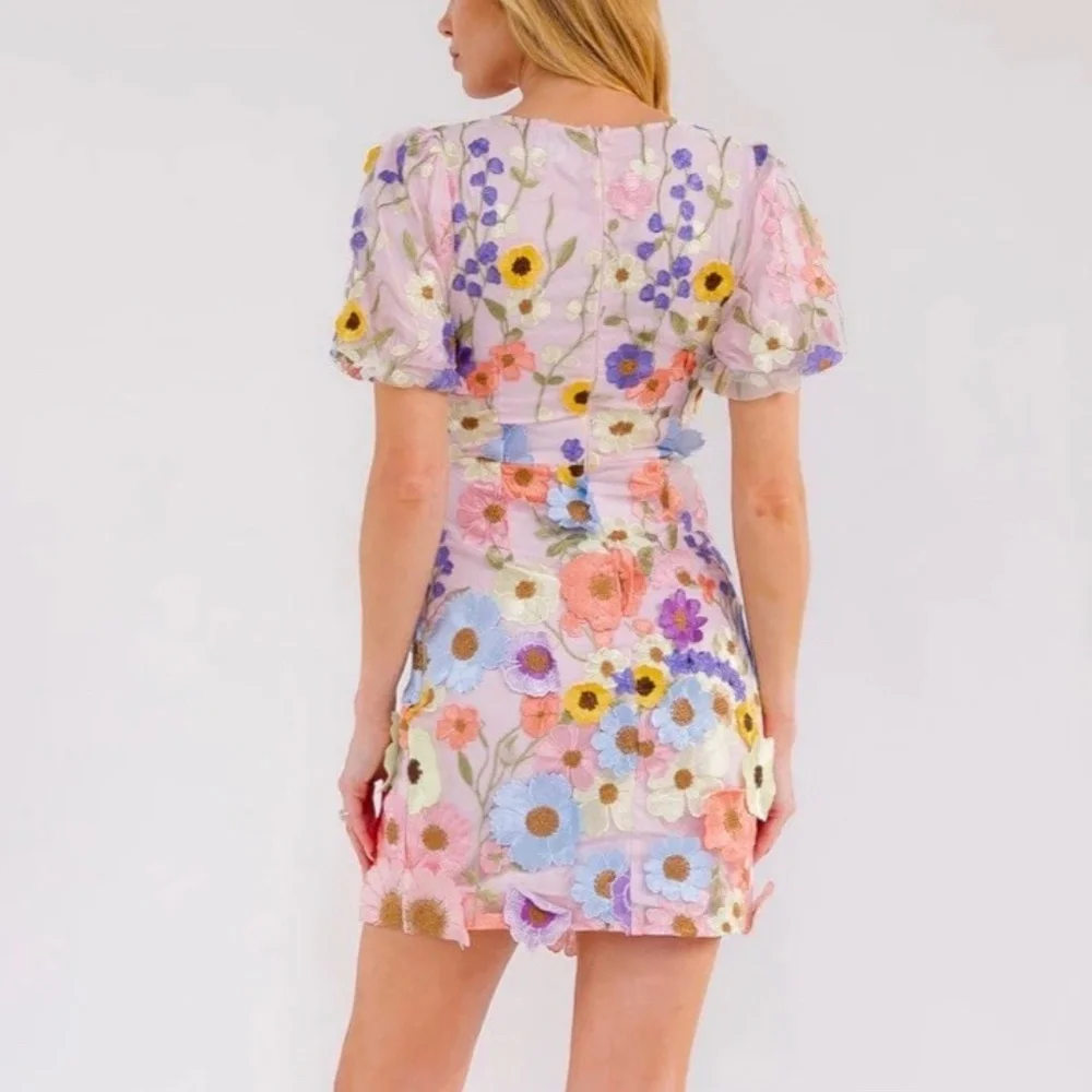 WOMEN'S 3D FLORAL BODYCON MINI DRESS WITH PUFF SLEEVES - Picture 5 of 13